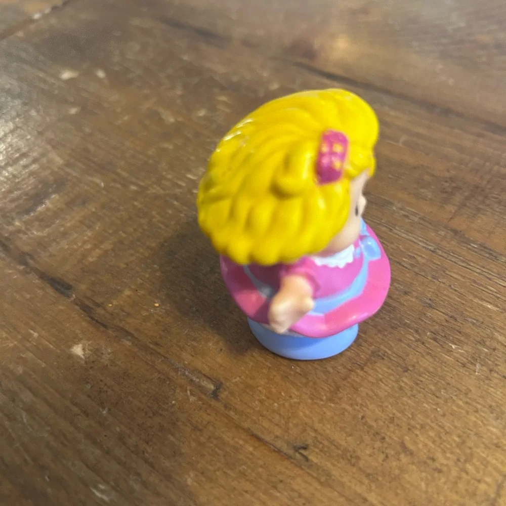 Fisher-Price Little People Sarah Lynn with bird as is